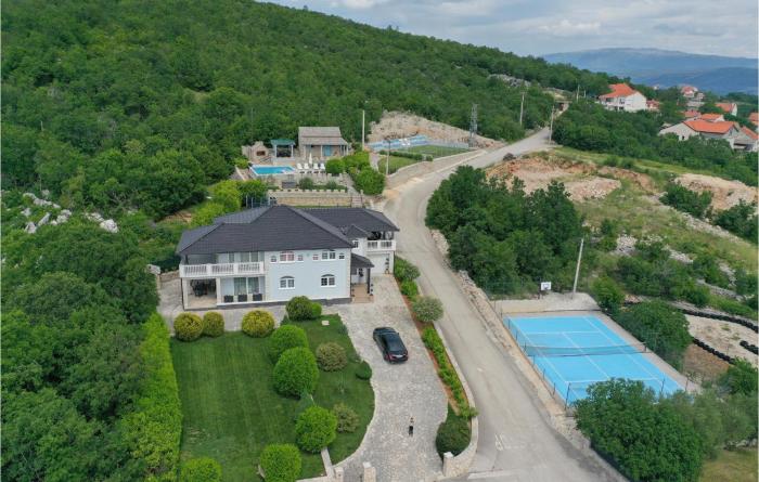 Awesome Home In Gornje Podbablje