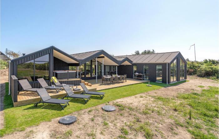 Nice Home In Blokhus With Wifi