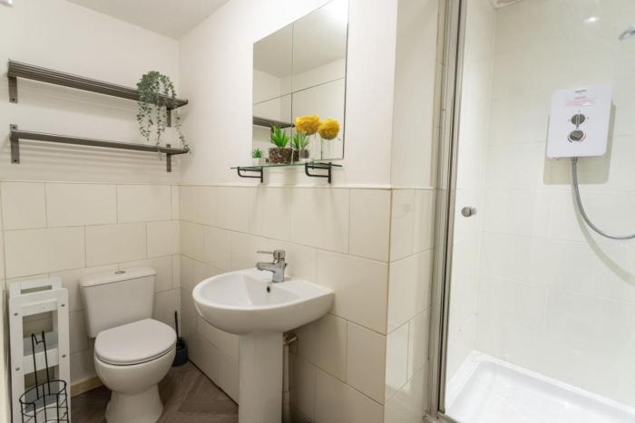 Flat 1 Sunnyside Contractor Long Stay by ShortStayUK