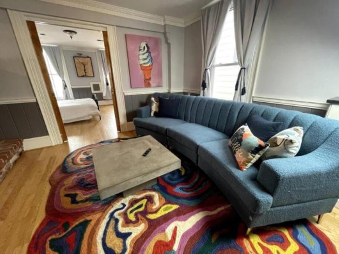 Family-Friendly Two-Bedroom Apartment Near Attractions