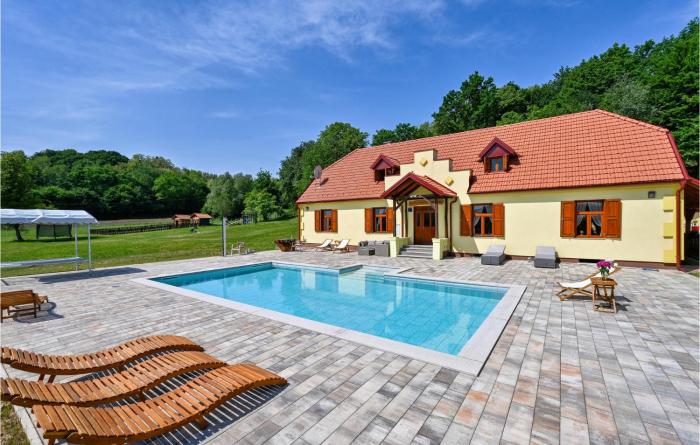 Stunning Home In Konjscina