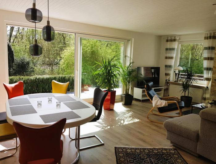 Schöne 120-qm-Ferienwohnung - Sonnenterrasse - Stadtgrenze Lübeck