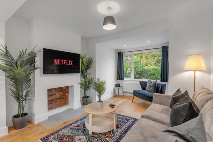 4 King Beds & Private Backyard