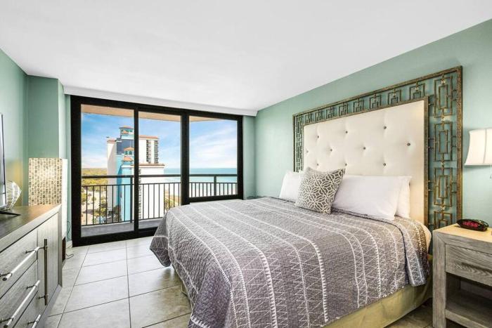 WINTER RATES! Luxurious Oceanfront Suite, Prime Loc & Dogs Ok! 1502