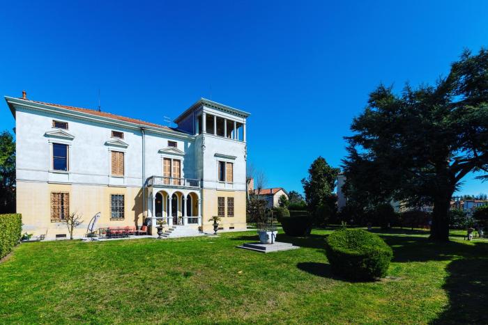 Villa Liberty Venezia -Jacuzzi, gardens, parking - Dimora Storica a soli 20km da Venezia
