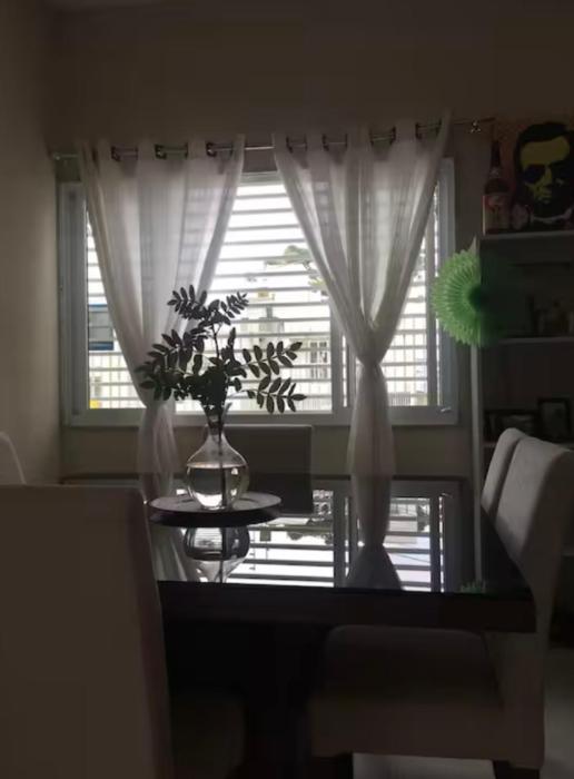 Casa ao lado Pedreira Paulo Leminski confortável 15 min centro da cidade e centro histórico pontos turísticos shows eventos fácil acesso com estacionamento