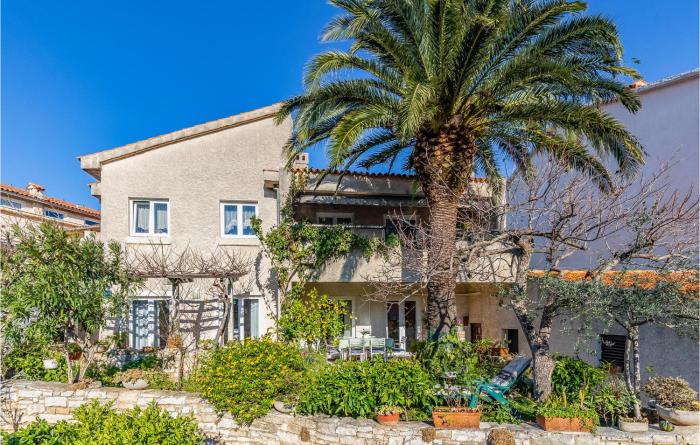 Lovely Apartment In Pula With Wifi