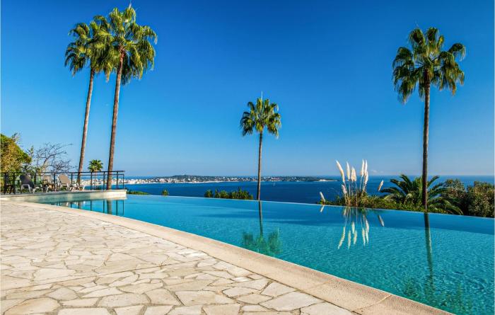 Cozy Apartment In Vallauris With Wifi