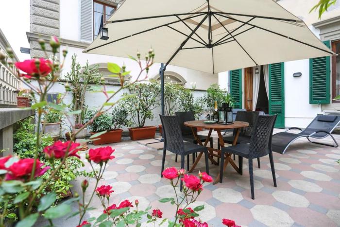 Spacious & Bright, next to the Duomo of Florence, Michelangelo, with Patio