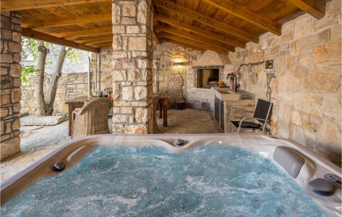 2 Bedroom Stunning Home In Puntera