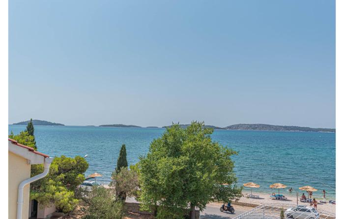 Gorgeous Apartment In Brodarica