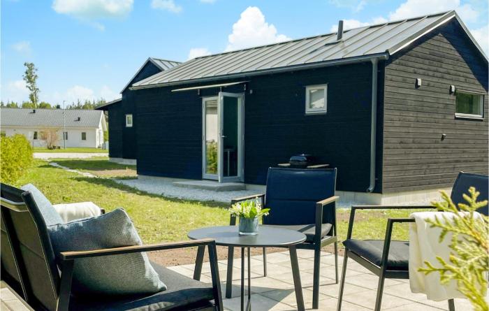 2 Bedroom Cozy Home In Gotlands Tofta