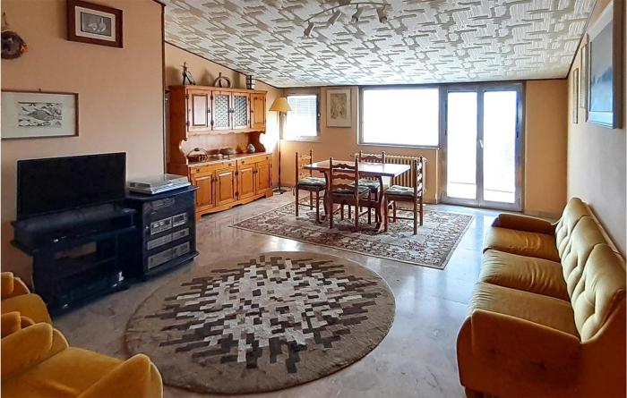 Stunning Apartment In Penne With Wifi
