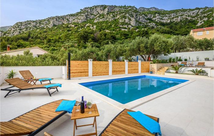 Amazing Apartment In Klek With Wifi