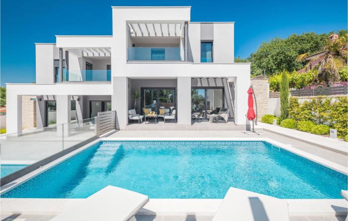 3 Bedroom Gorgeous Home In Medulin