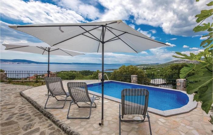 Stunning Apartment In Klenovica