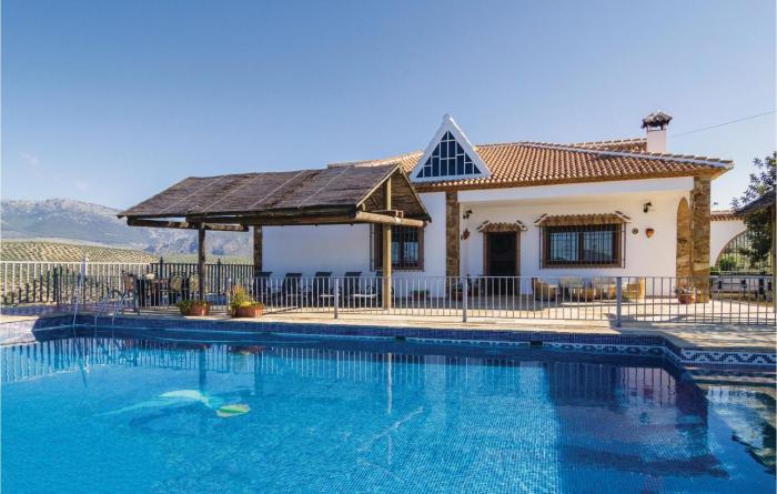 Cozy Home In Iznájar With Kitchen