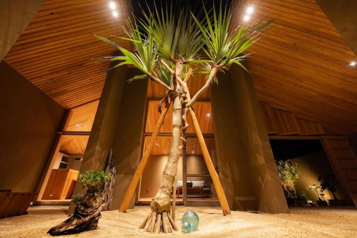 Shiraho Villa Square Court