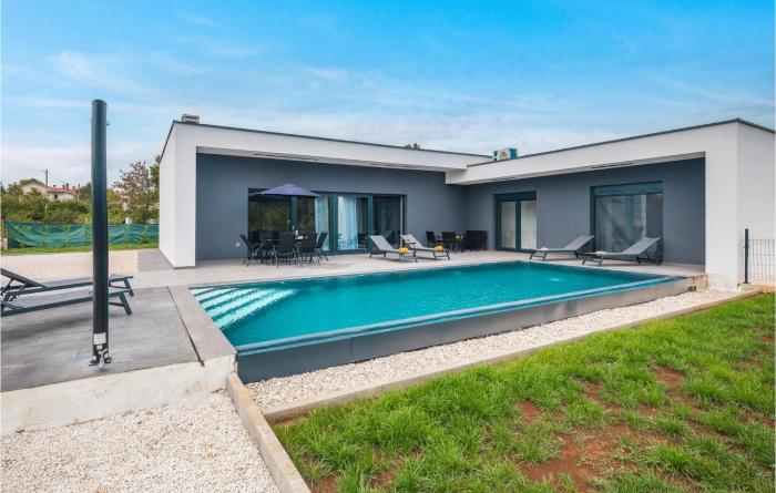 Awesome Home In Zminj With Wifi