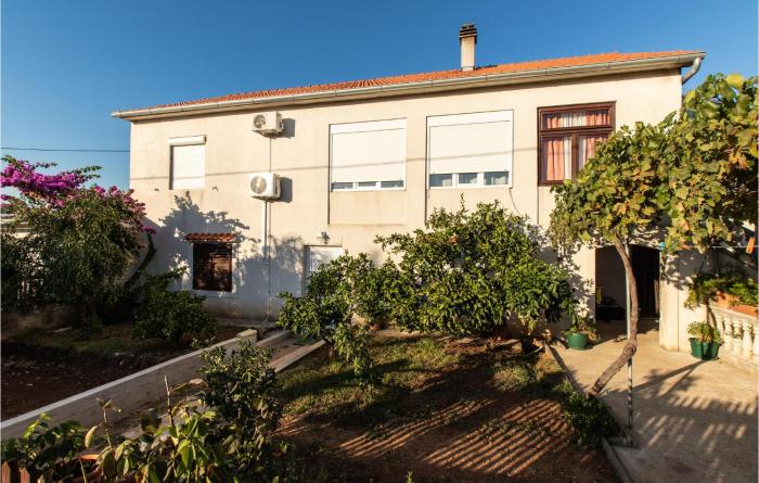 Stunning Apartment In Donje Rastane