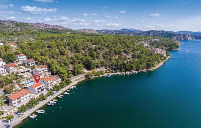 Five-Bedroom Holiday Home In Zaton