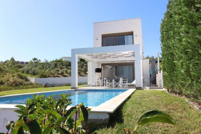Villa Paradisio - Pool, Sea View, 4bdrms,BBQ