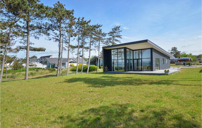 Three-Bedroom Holiday Home In Ebeltoft