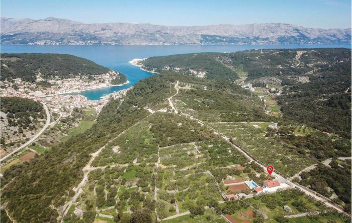 Three-Bedroom Holiday Home In Pucisca