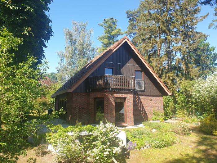 Martha - Ferienhaus, 3 Schlafzimmer, 2 bis 6 Personen, S-Bahn nach Berlin, Strausseenähe, ruhige Lage