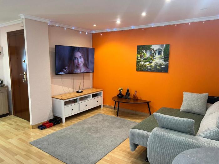 Bright and spacious flat at Malvarrosa beach