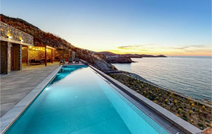 Beautiful Home In Gazi, Heraklio