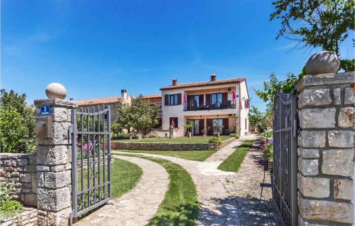 Three-Bedroom Apartment In Vodnjan