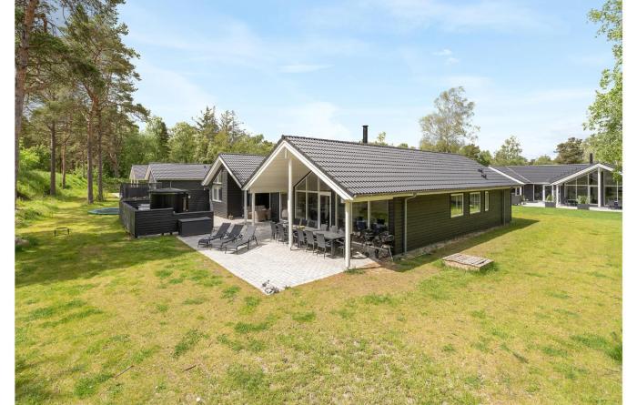 Cozy Home In Væggerløse With Wifi