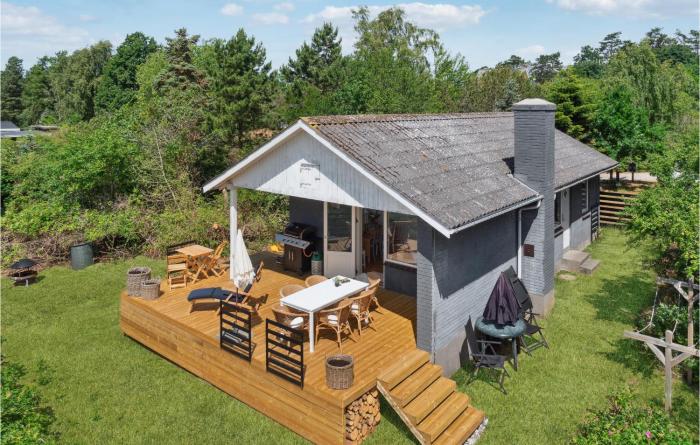 Lovely Home In Samsø With Kitchen