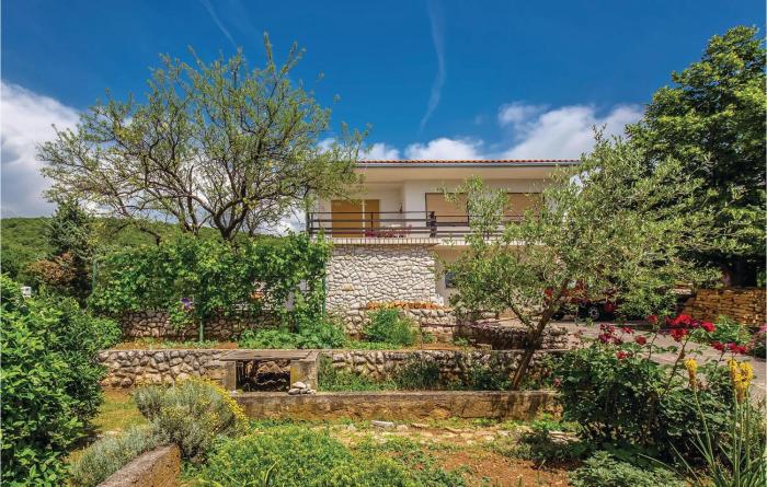 Nice Apartment In Smrika With Kitchen