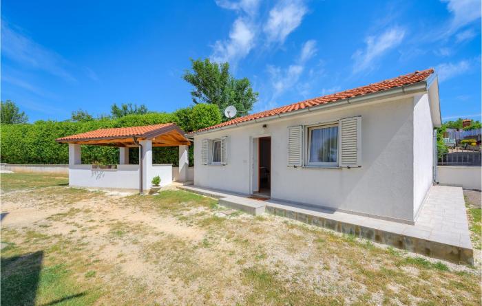 One-Bedroom Holiday Home In Zminj