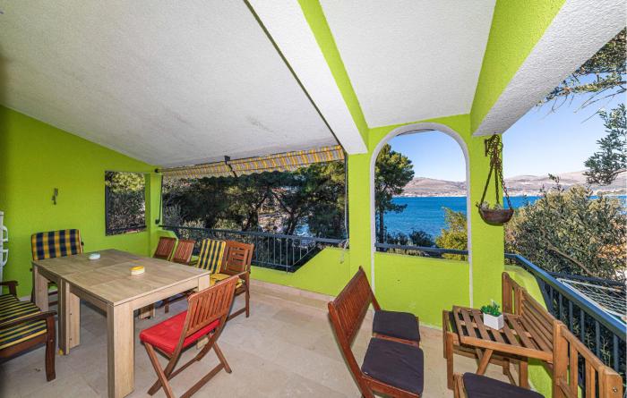 Cozy Apartment In Okrug Gornji