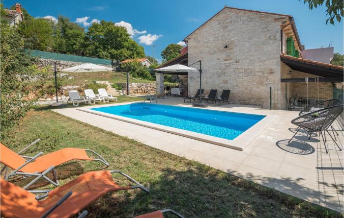 3 Bedroom Lovely Home In Sorici