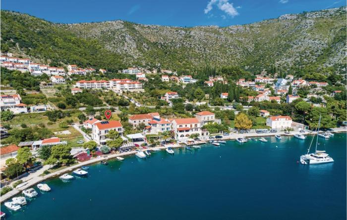 Five-Bedroom Apartment In Zaton Mali