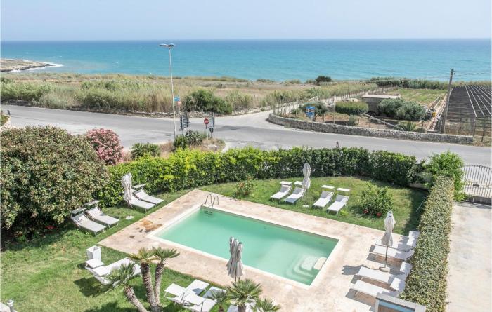 8 Bedroom Gorgeous Home In Cava Daliga