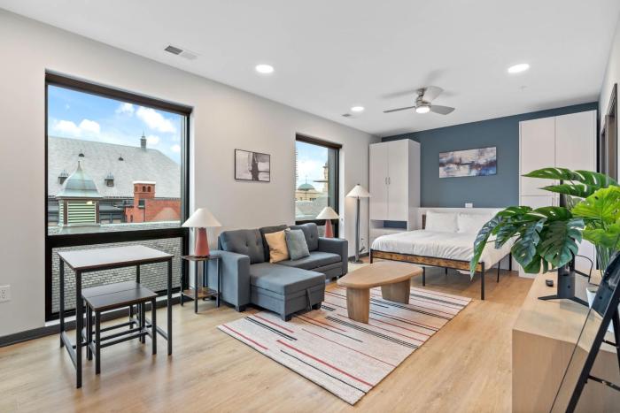 CozySuites Mass with parking lounge & roof deck #30