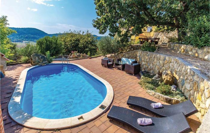 Stunning Apartment In Supetarska Draga