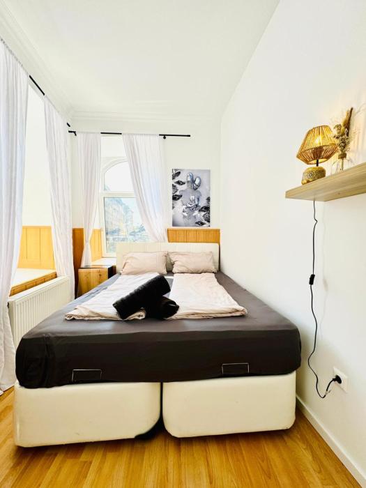 10 BR Apartment for Groups, 8-Min to Rathausplatz