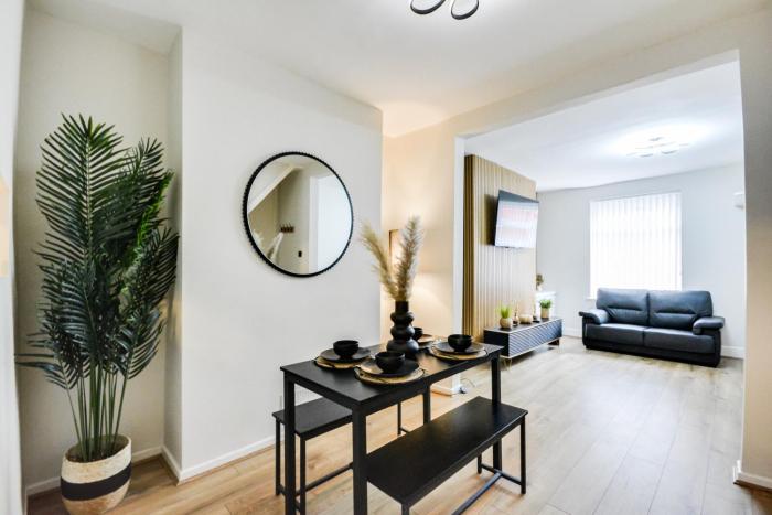 Ripon By Serene Stays Stylish Liverpool Home Sleeps 5 with Free Parking Fast WiFi and Close to Stadiums