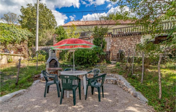 2 Bedroom Nice Apartment In Grizane