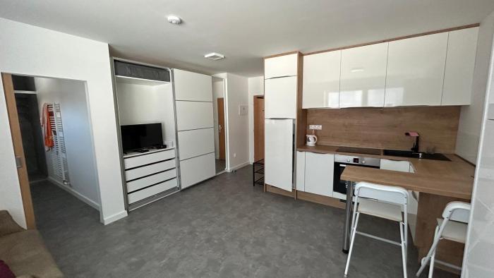 Apartmán pre 2 osoby s parkovaním blízko centra