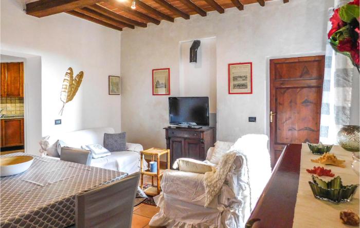 Awesome Apartment In Suvereto With Wifi