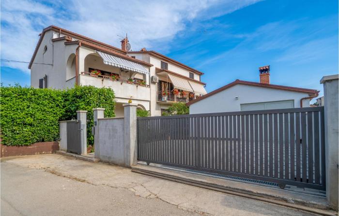 Awesome Apartment In Pula With Wifi