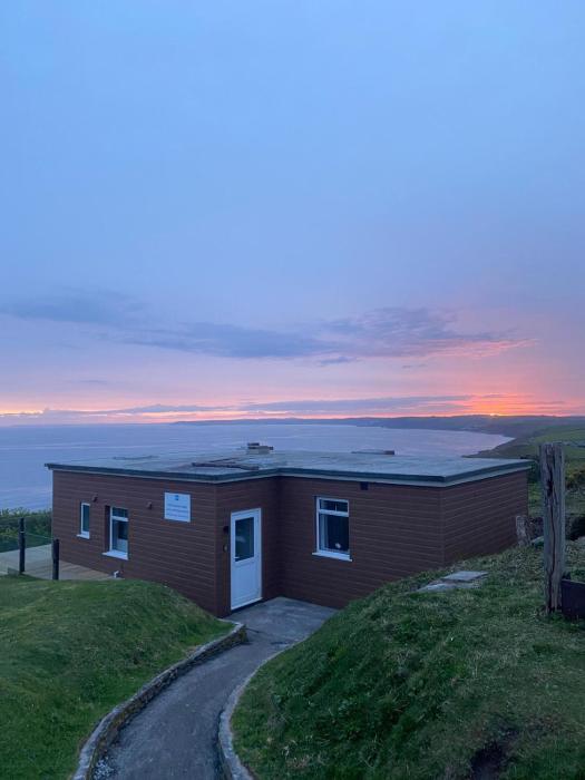 Sunset sea view chalet with hot tub