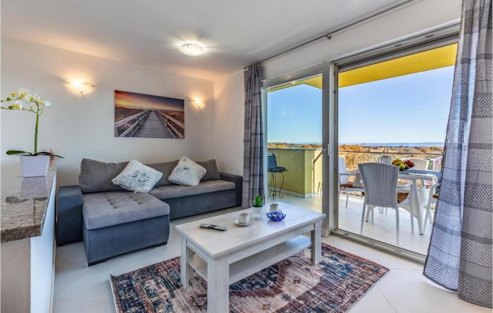 Stunning Apartment In Liznjan With Wifi